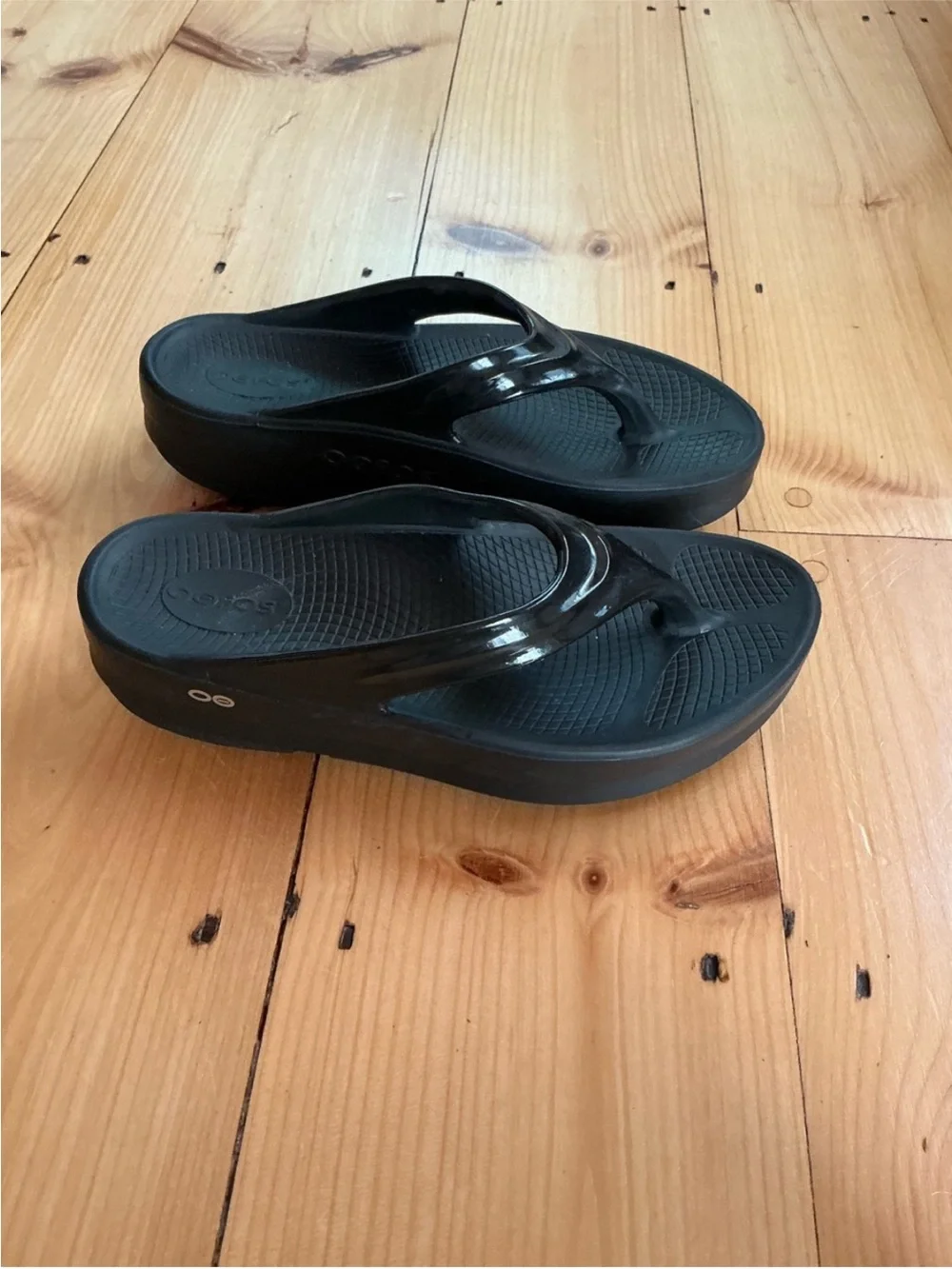 🖤 OOFOS OOmega OOlala Black Platform Recovery Thong Sandals - Men's Size 8